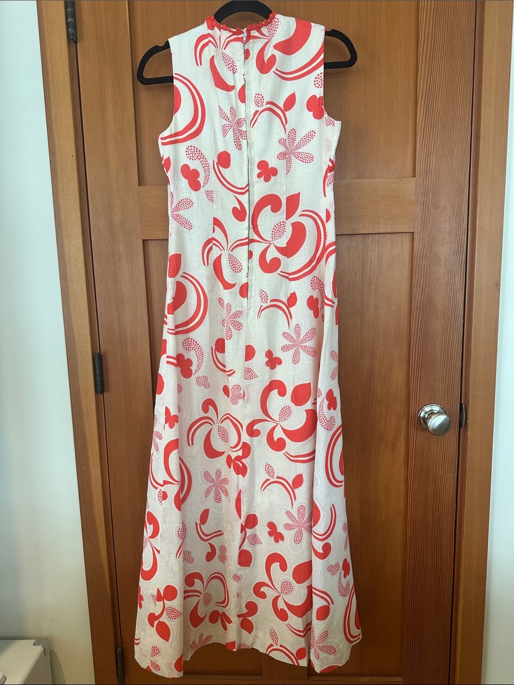 1960s Vintage Sleeveless Floral Maxi Dress - Picture 2 of 9